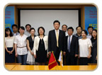 학술교류 세미나 이후 중국측 참석자들과 KISDI 연구진이 단체사진을 촬영하였다.