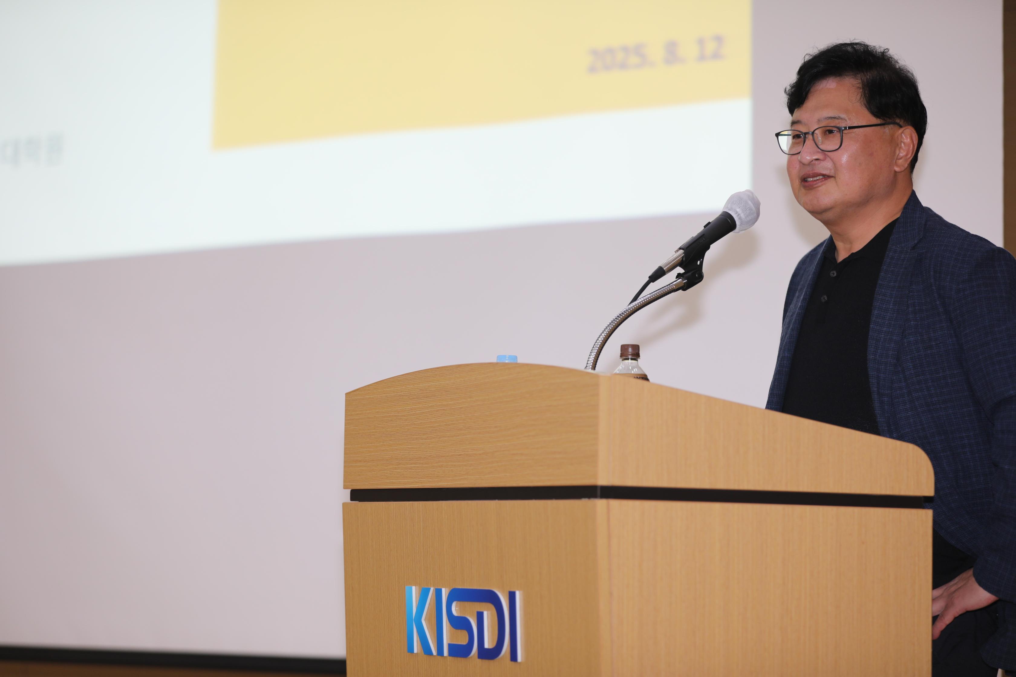 지역주민과 함께하는 ‘KISDI AI(인공지능) 특강’ 개최- AI 시장을 이끄는 미국 빅 테크기업들의 고민과 전략(2025/08/12) 썸네일